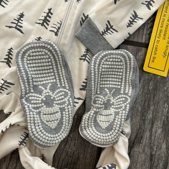Burt’s bees baby zip up onesie footie pajamas pine trees holiday 🌲 - Picture 3 of 4